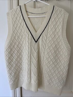 SHEIN Cream Cable Knit V-Neck Sweater Vest with Black Trim